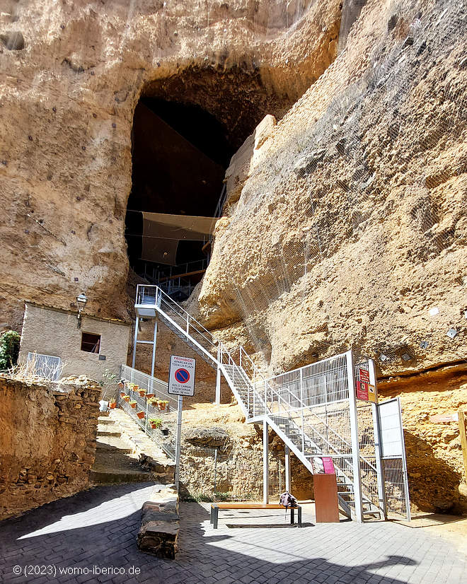 20230901 LosFayos Cueva aussen