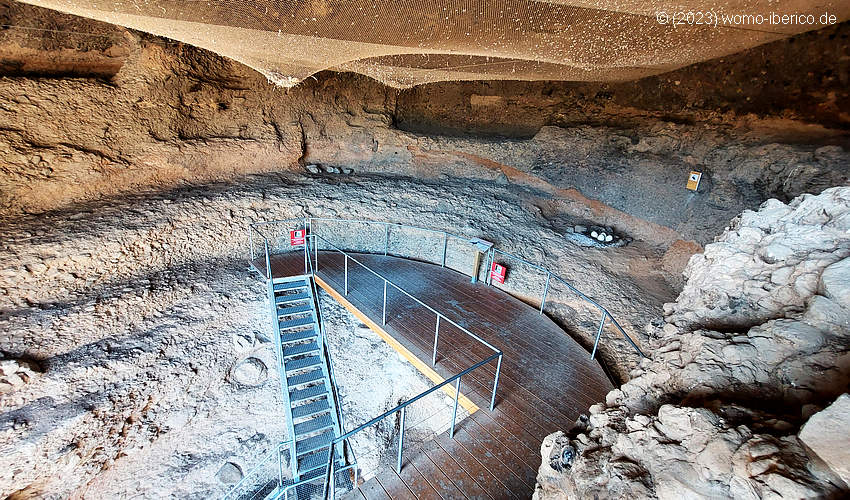 20230901 LosFayos Cueva innen