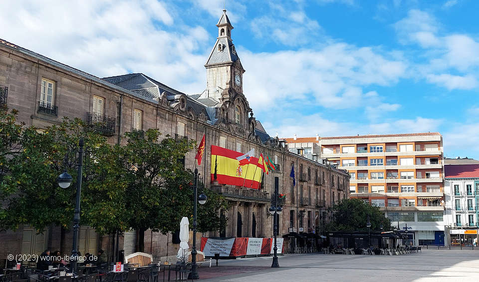 20231105 Torrelavega Rathaus