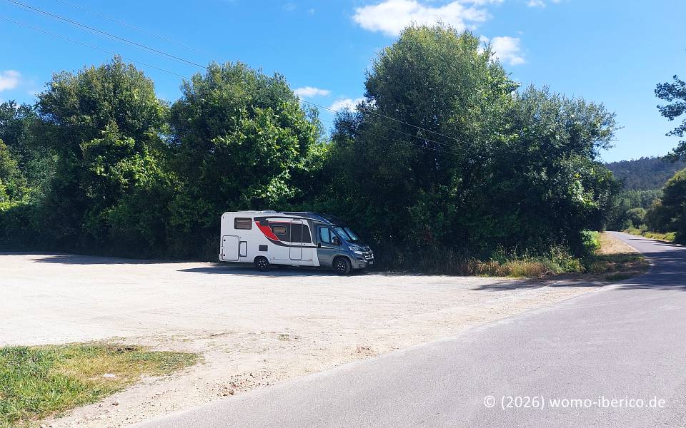Ponte Maceda, Parkplatz (GPS: 42.9053, -8.6924) 20260609 PonteMaceira PP
